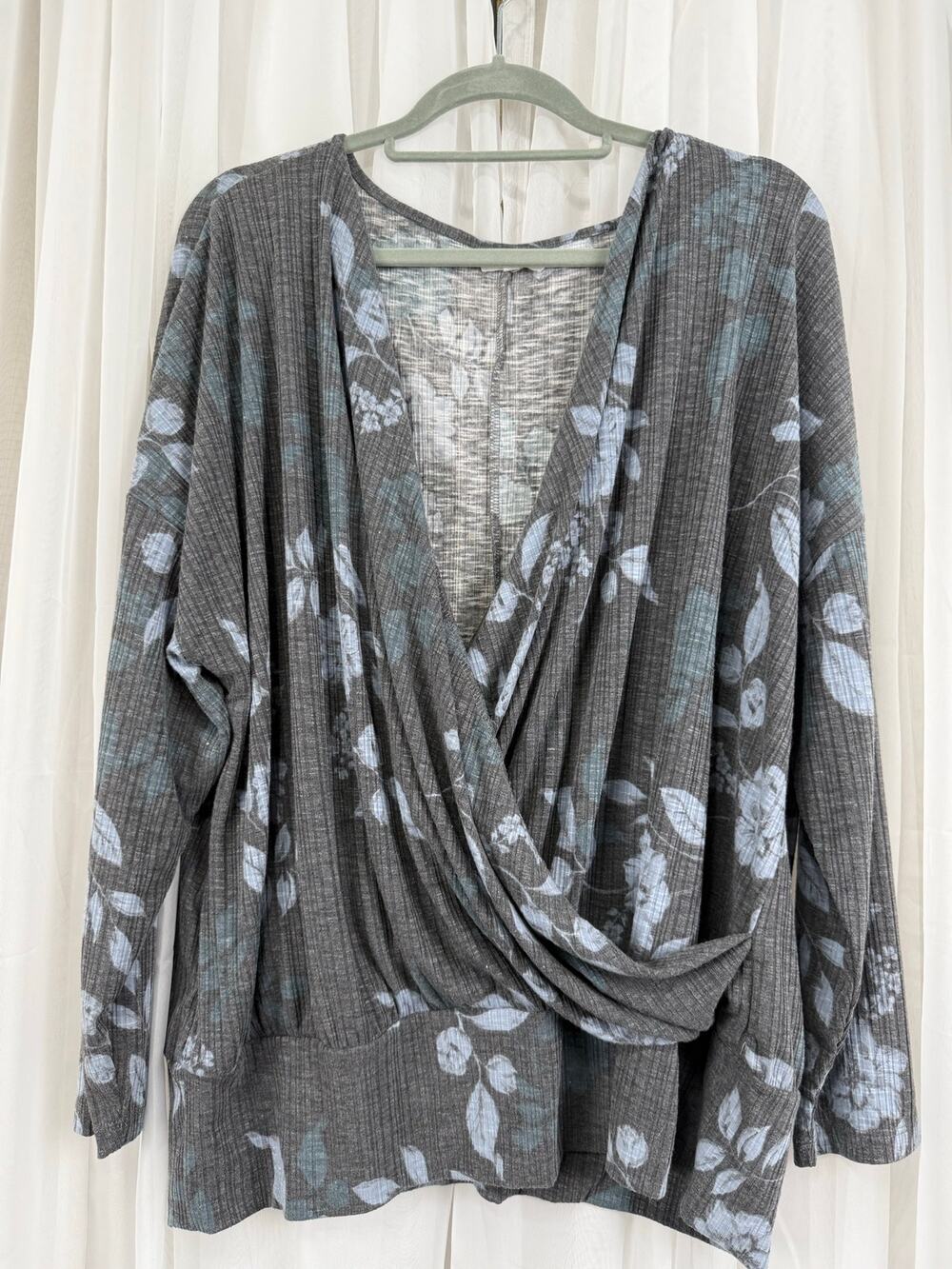 Maurices 1X Gray Floral Ribbed Surplice Long Sleeve Top